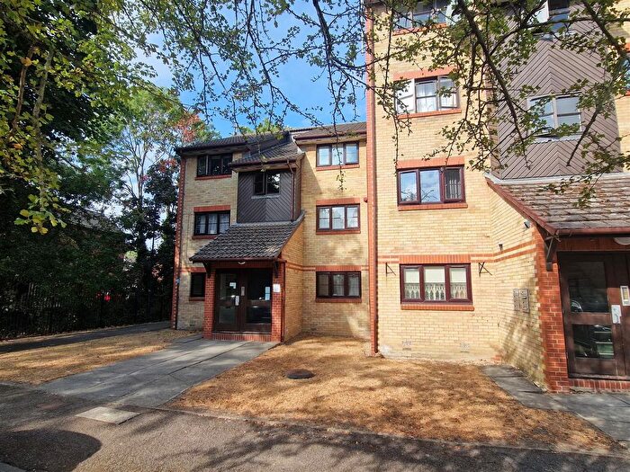 1 Bedroom Flat To Rent In Swallow Drive, London, NW10