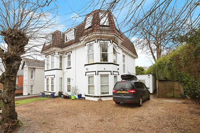 2 Bedroom Flat For Sale In Irving Road, Bournemouth, BH6