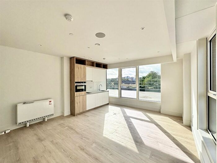 1 Bedroom Flat To Rent In Virginia House, Walton Street, Aylesbury, HP21