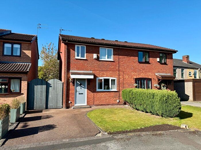 3 Bedroom Semi-Detached House For Sale In Redwood Drive, Bredbury, SK6