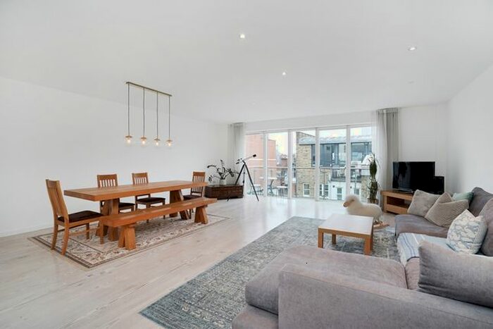 3 Bedroom Flat To Rent In Marshall Street, London, W1F