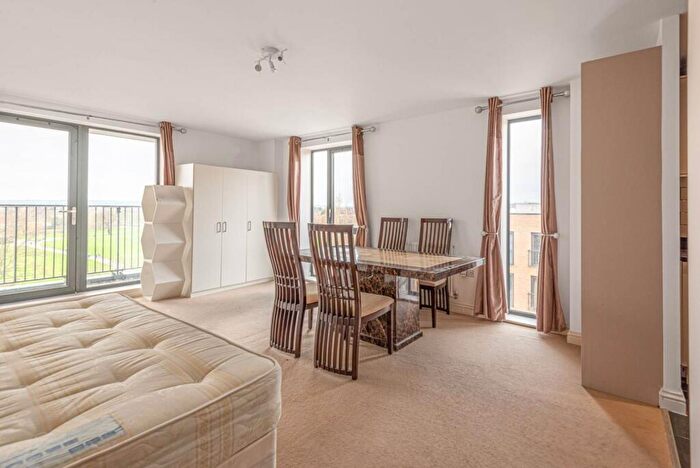 3 Bedroom Flat To Rent In Felix Court, Colindale, London, NW9