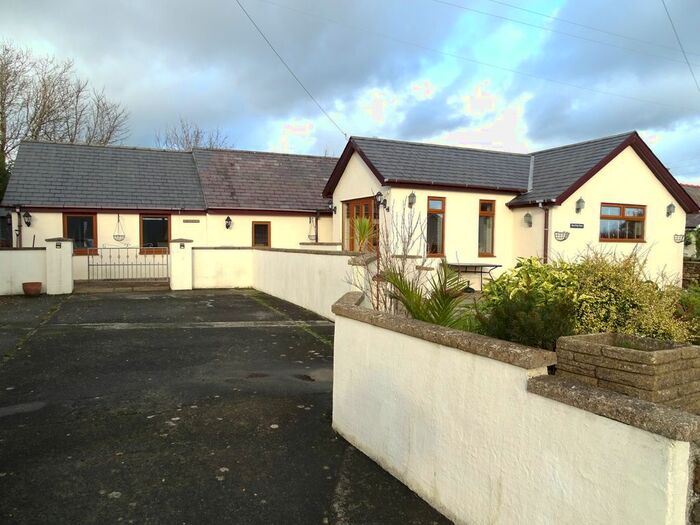 4 Bedroom Cottage To Rent In Carmel, Llanerchymedd, LL71