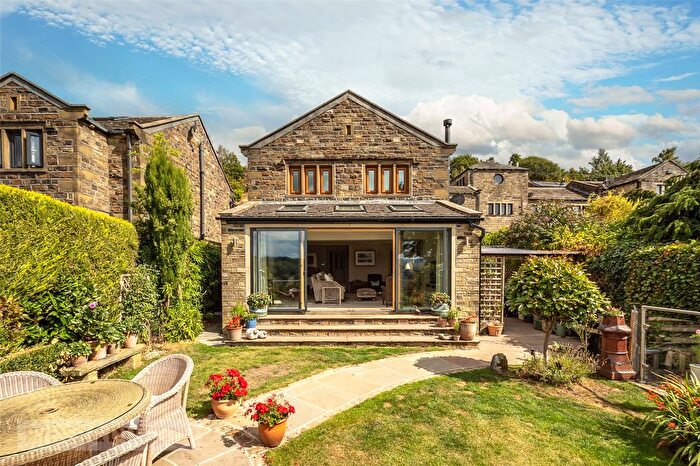 3 Bedroom Detached House For Sale In Cliff Hill Court, Holmfirth, West Yorkshire, HD9