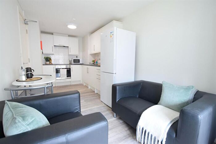 2 Bedroom Flat To Rent In Brayford Court - Apt - Student Apartment - /, LN1