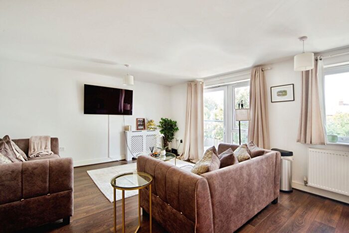 2 Bedroom Flat For Sale In Louisa Oakes Close, London, E4