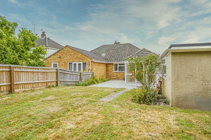 2 Bedroom Bungalow For Sale In Sunningdale Road, Swindon, SN25