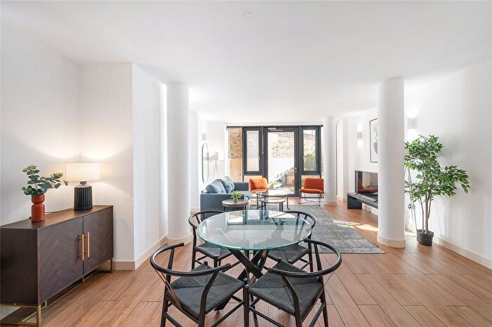 2 Bedroom Flat To Rent In St Georges Apartments, Brentford, TW8