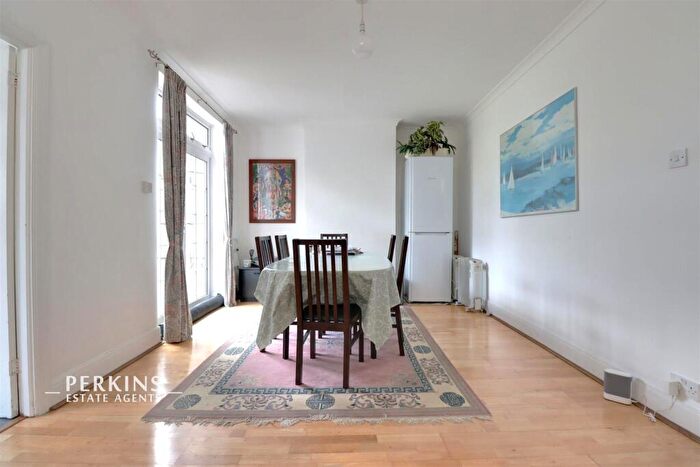 4 Bedroom Semi-Detached House For Sale In Wembley, HA0