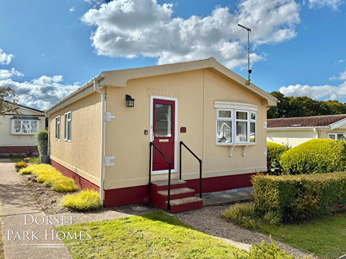 2 Bedroom Park Home For Sale In Brookside Park Homes, Waterloo Road, Corfe Mullen, BH21