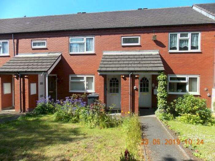 2 Bedroom Flat To Rent In Russell Street, Wednesbury, WS10
