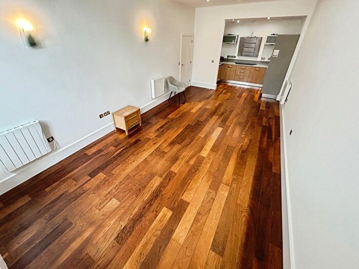 1 Bedroom Flat To Rent In Holly Street, Sheffield, South Yorkshire, S1