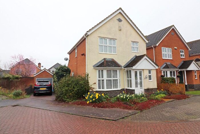 3 Bedroom Detached House For Sale In Broadacres, Bushmead, Luton, LU2