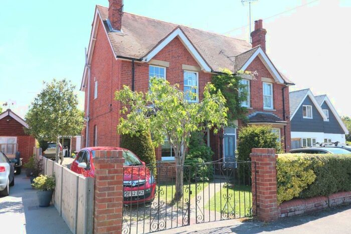 2 Bedroom Apartment To Rent In Horseshoe Road, Pangbourne, RG8