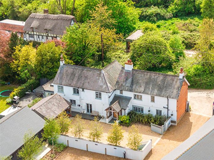 5 Bedroom Detached House For Sale In Upper Hollingdon Farm House, Hollingdon, Buckinghamshire, LU7