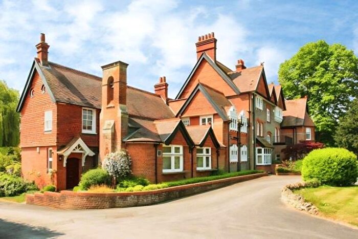 2 Bedroom Flat To Rent In Riverside House, Burcot, Abingdon, OX14