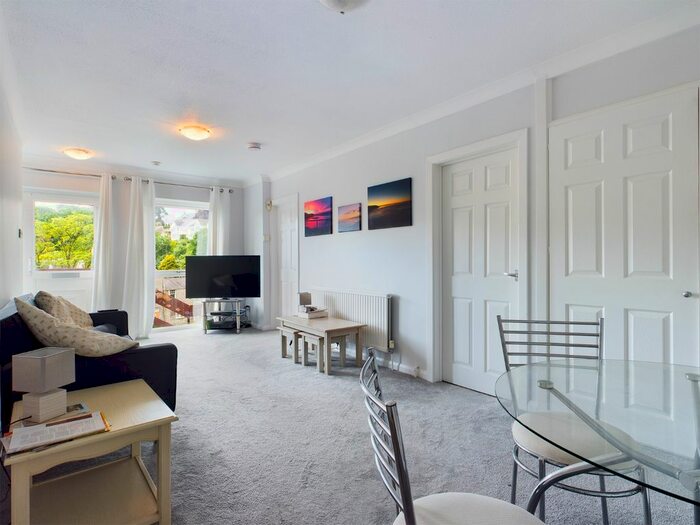 3 Bedroom Flat To Rent In Newton Road, Newton, Swansea, SA3