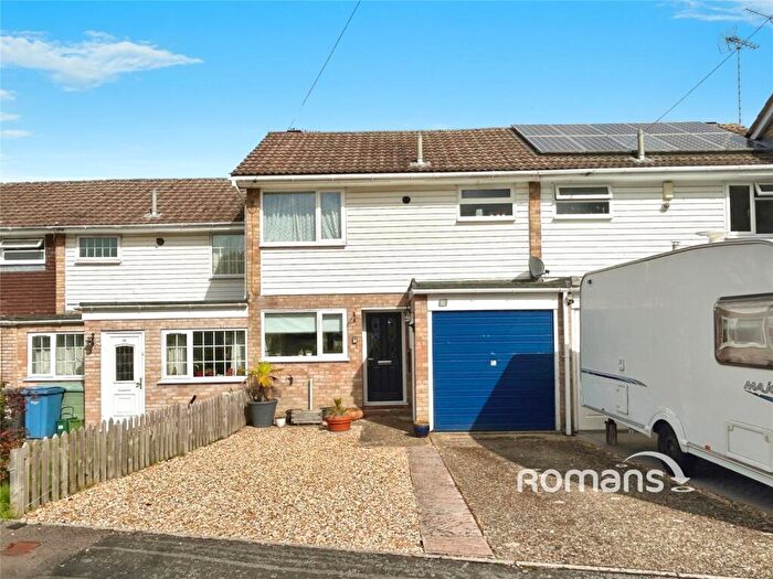3 Bedroom Terraced House For Sale In Hilltop View, Yateley, Hampshire, GU46