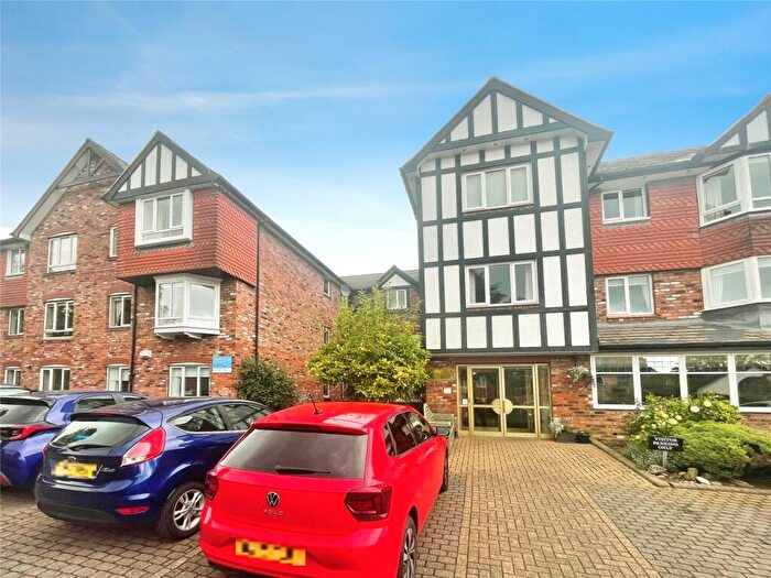 1 Bedroom Flat For Sale In Grove Avenue, Wilmslow, Cheshire, SK9