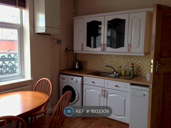 2 Bedroom Flat To Rent In Cheam Common Road, North Cheam, KT4