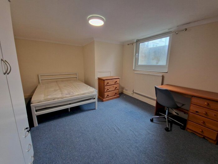 3 Bedroom Maisonette To Rent In Pevensey Road, Brighton, BN2