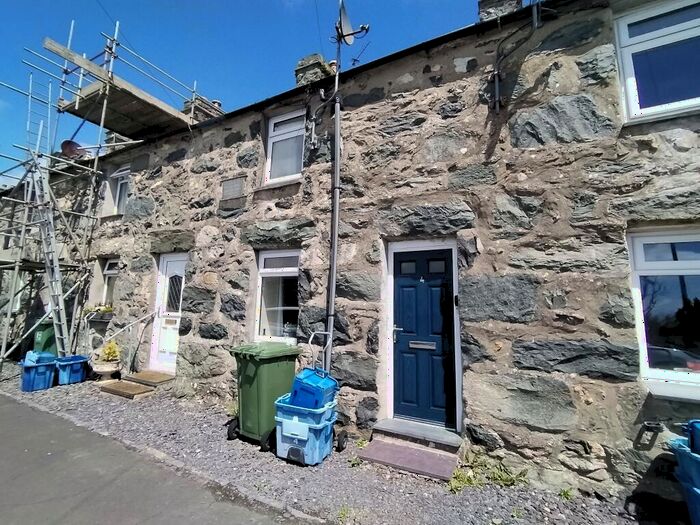 2 Bedroom House To Rent In London Road, Garndolbenmaen, LL51