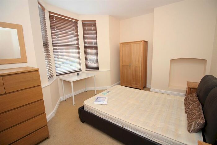 3 Bedroom Flat To Rent In Glenthorn Road, Jesmond, Newcastle Upon Tyne, NE2