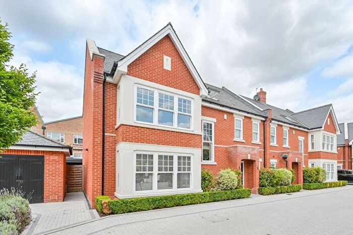4 Bedroom Detached House To Rent In Hopkins Close, Chiswick, London, W4
