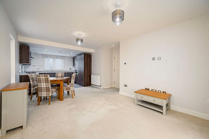 2 Bedroom Flat To Rent In Croll Gardens, Perth, PH1