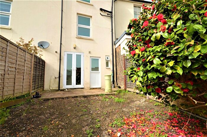 1 Bedroom Maisonette To Rent In Garlands Road, Redhill, Surrey, RH1