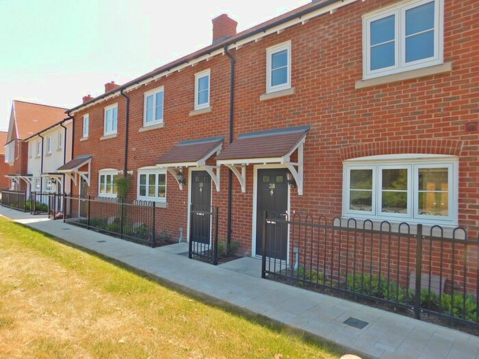 3 Bedroom Terraced House To Rent In Houghton Avenue, Waterlooville, PO7