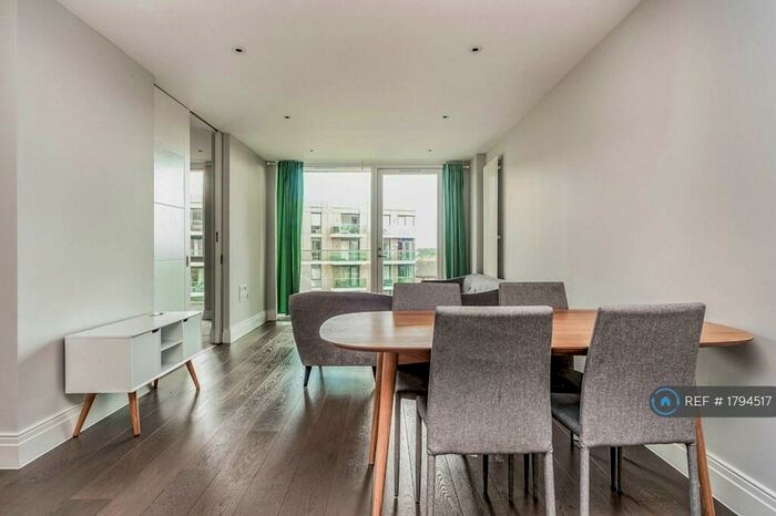 3 Bedroom Flat To Rent In Hamond Court, Kingston Upon Thames, KT2