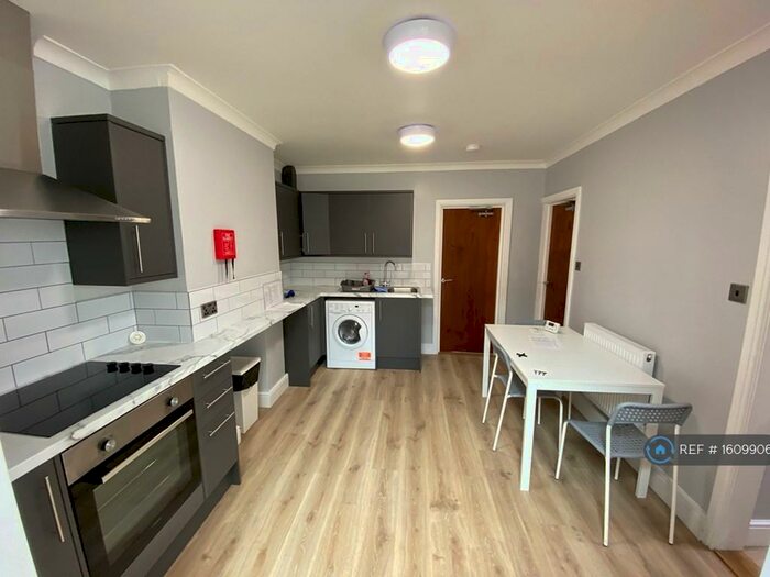 3 Bedroom Semi-Detached House To Rent In Greenstead Road, Colchester, CO1