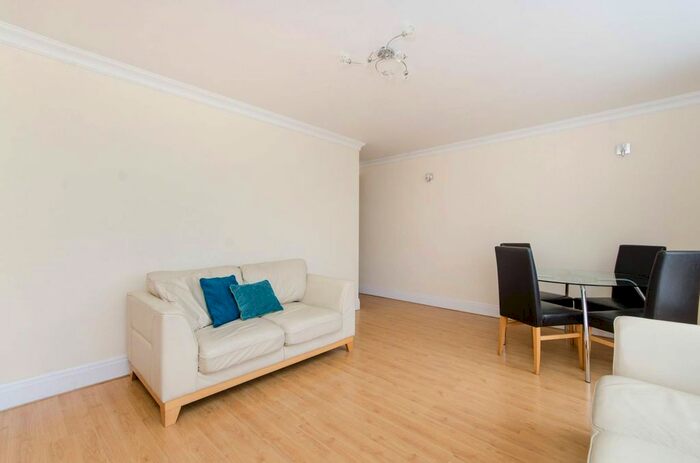 2 Bedroom Flat To Rent In Grosvenor Hill, Wimbledon Village, London, SW19