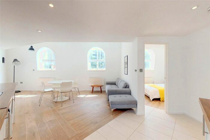 2 Bedroom Flat To Rent In City Garden Row, London, EC1V