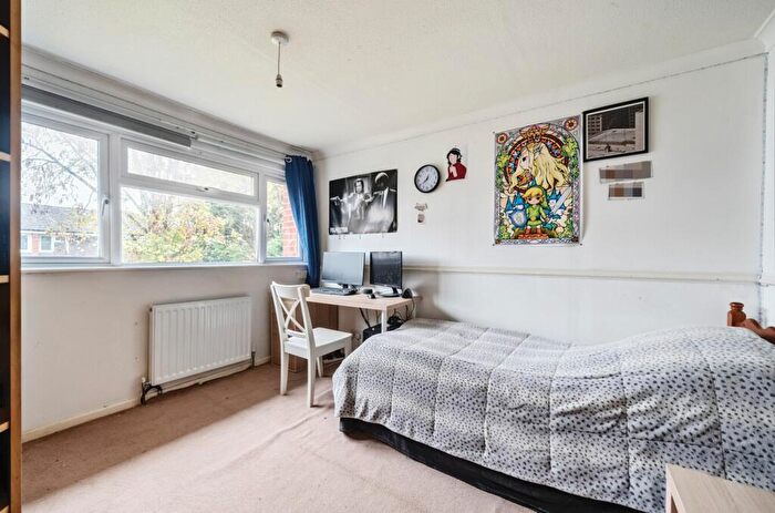 3 Bedroom End Of Terrace House For Sale In Hawkins Way, Wokingham, RG40