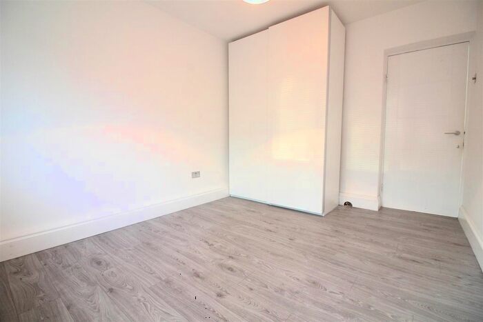 2 Bedroom Flat To Rent In Innes Gardens, London, SW15