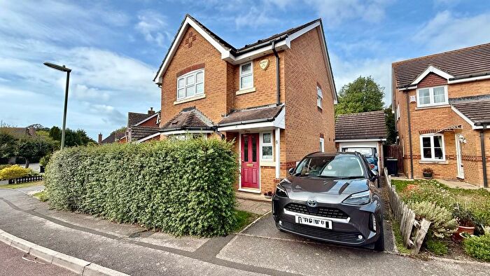 3 Bedroom Detached House For Sale In Vitre Gardens, Lymington, SO41