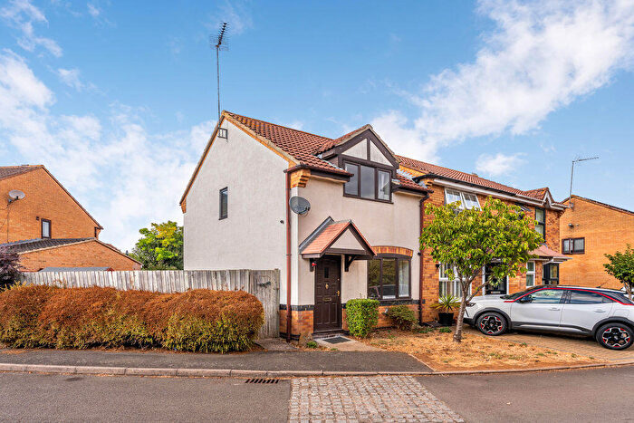 2 Bedroom Terraced House For Sale In Winchester Close, Banbury - No Onward Chain, OX16