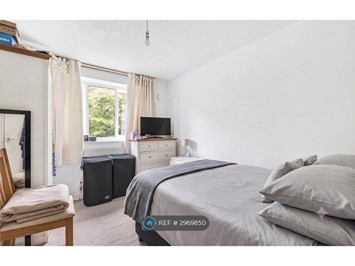 2 Bedroom Flat To Rent In Carslake Road, London, SW15
