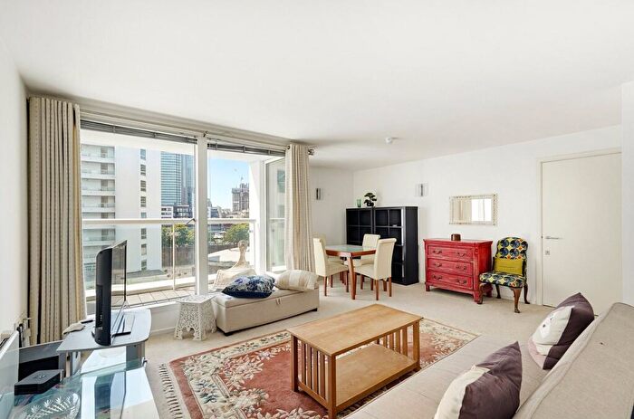 2 Bedroom Property For Sale In Blackwall Way, London, E14