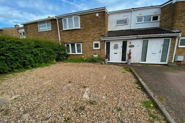 3 Bedroom Property To Rent In Leaves Spring, Stevenage, SG2