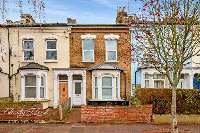 2 Bedroom Flat For Sale In Beaconsfield Road, London, N15