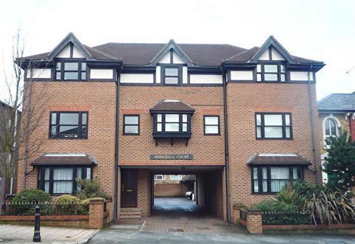 1 Bedroom Flat To Rent In Queens Road, Buckhurst Hill, IG9