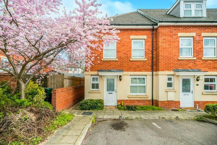 3 Bedroom End Of Terrace House To Rent In Aphelion Way, Shinfield, Reading, RG2