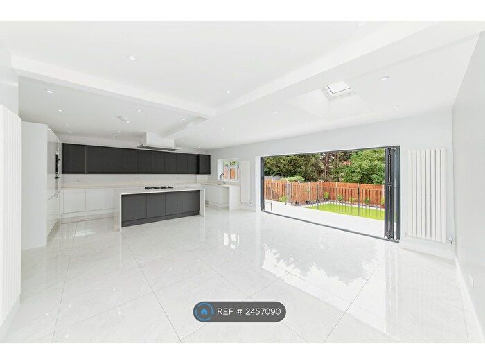 5 Bedroom Semi-Detached House To Rent In Kingsmere Park, London, NW9