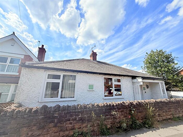 2 Bedroom Detached Bungalow To Rent In Blue Bell Hill Road, Nottingham, NG3