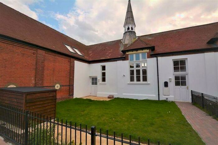1 Bedroom Flat To Rent In Old School Court, Southend-On-Sea, SS3