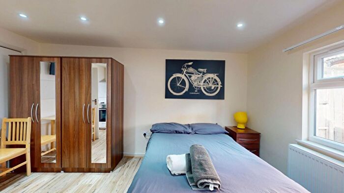 Studio To Rent In St. Pauls Avenue, London, NW2
