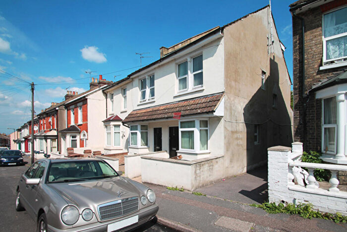 4 Bedroom End Of Terrace House To Rent In Dale Street, Chatham, ME4